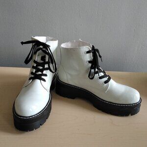 White platform Boots Womens Vegan patent leather Made in Mexico 7.5